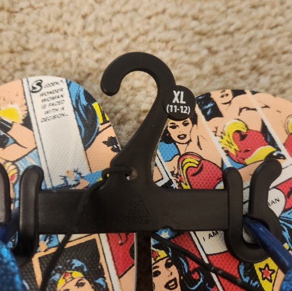 Womens Flip Flops Size XL 11-12 Wonder Woman NWT Dc Comics - Picture 2 of 3